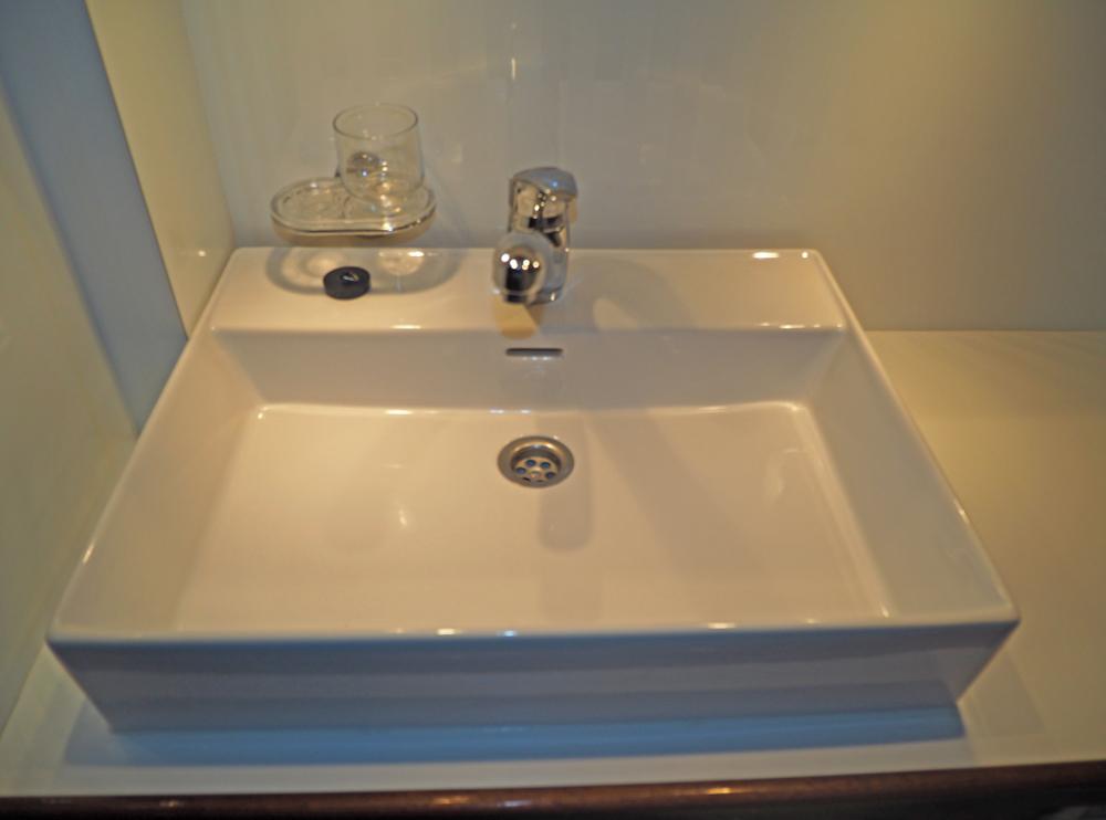 Fore ship, Accommodation